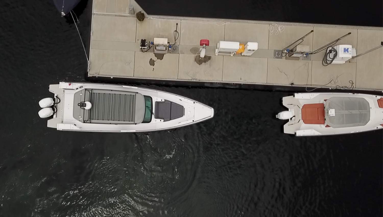 How to leave a parallel park on an Axopar 37