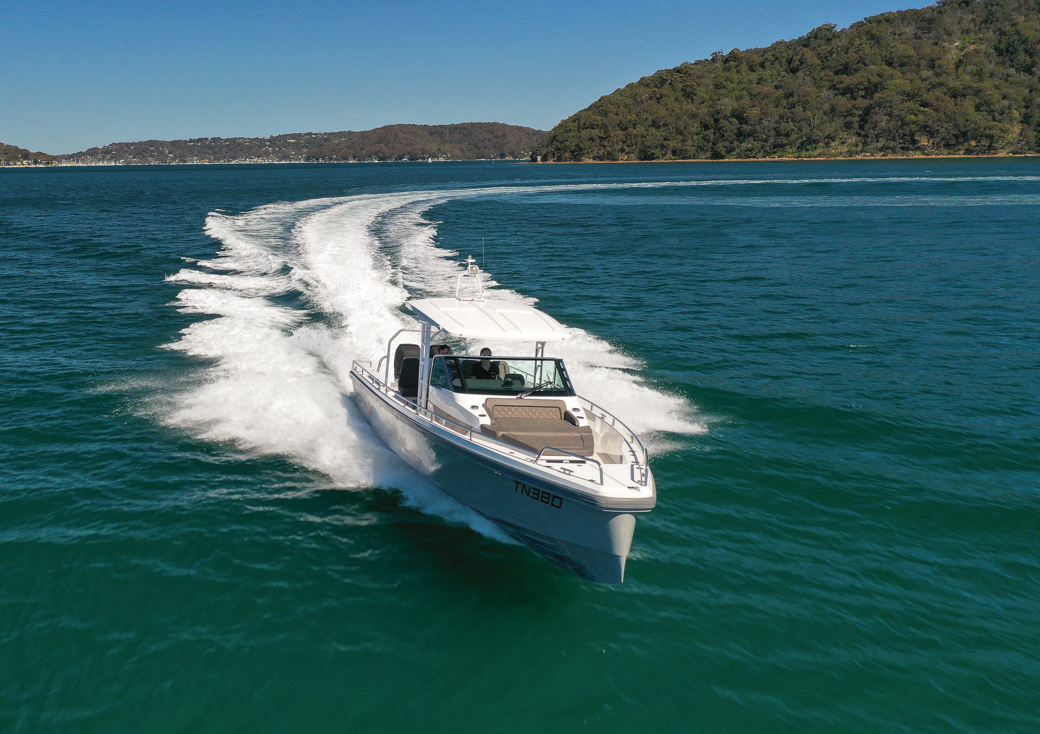 Axopar 37 T-Top