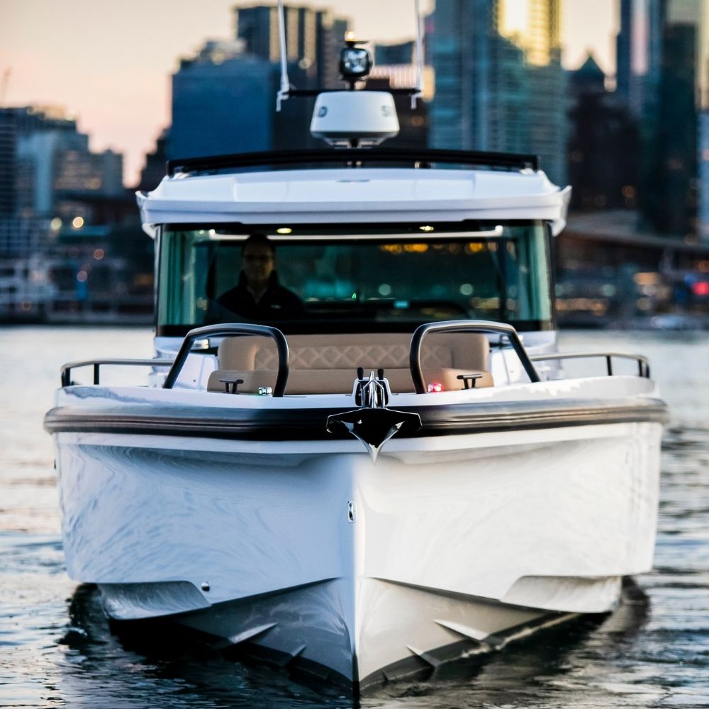 Axopar 37 hull