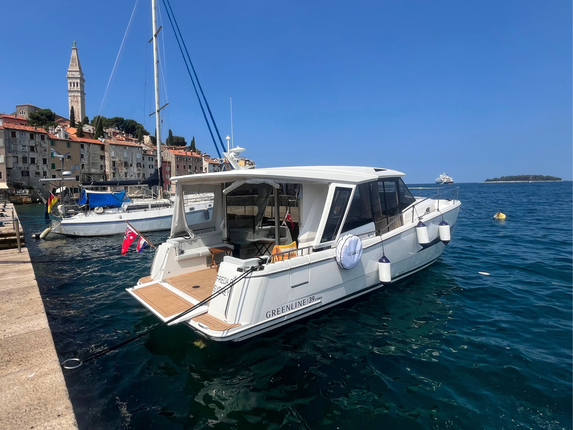 7 Greenline 48, Eyachts Australia and New Zealand