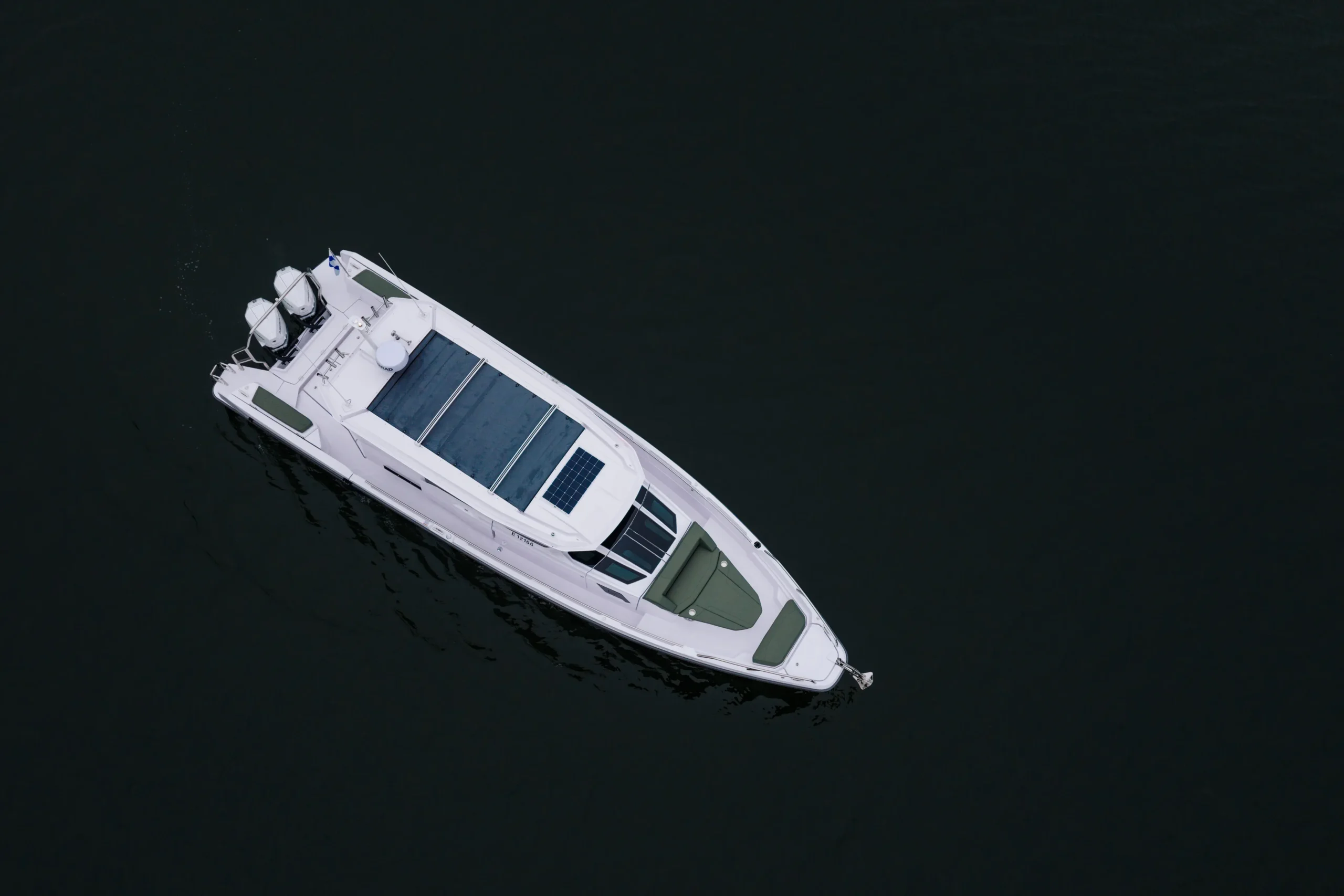 Axopar_38_XC_Gallery_0002s_0000_Axopar-38-XC-Cross-Cabin_DJI_20251208122726_0011_D